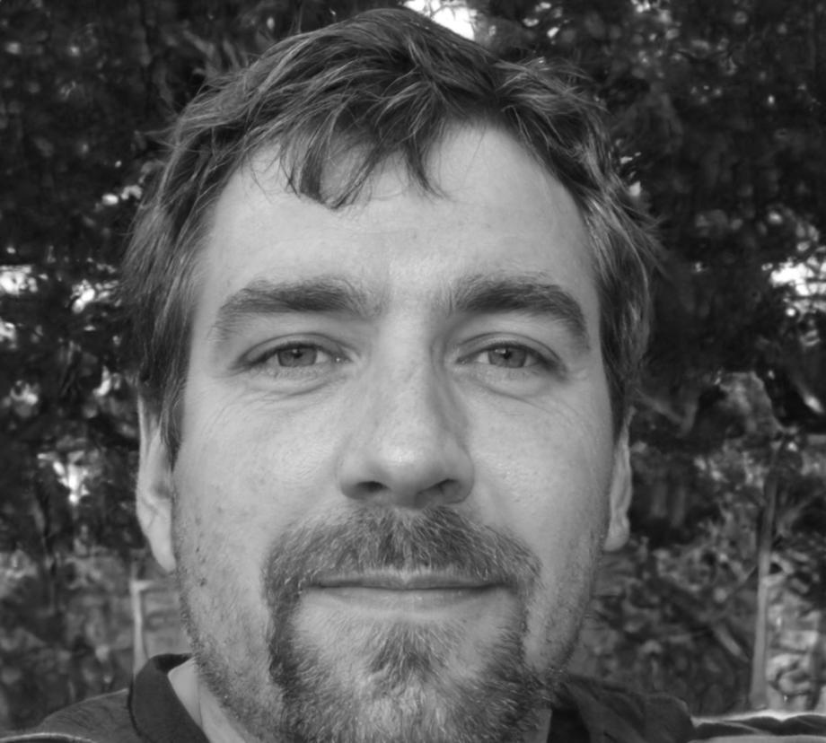 Financial educator Rune Vilhelmsen working with clients