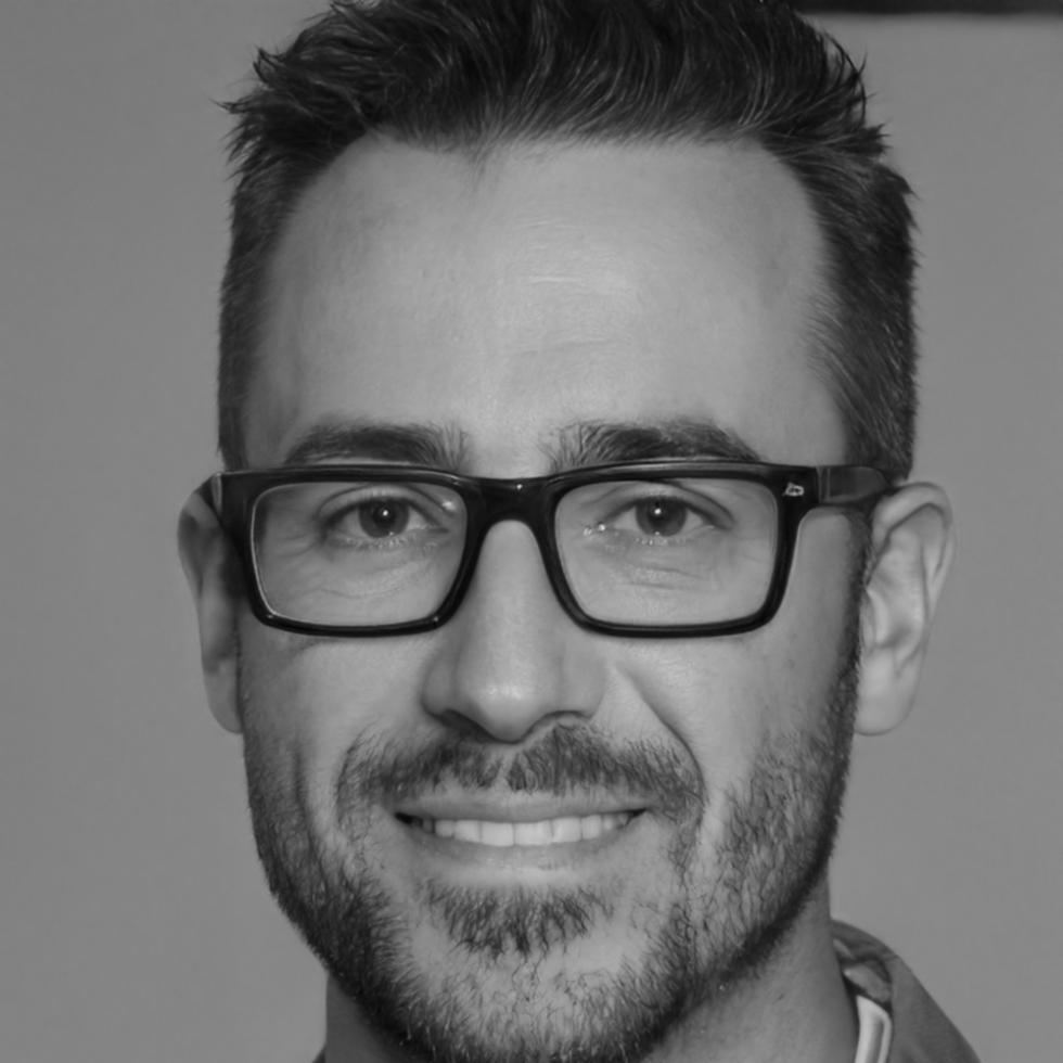 Program mentor Jasper Blackwood reviewing personalised financial strategies with participants